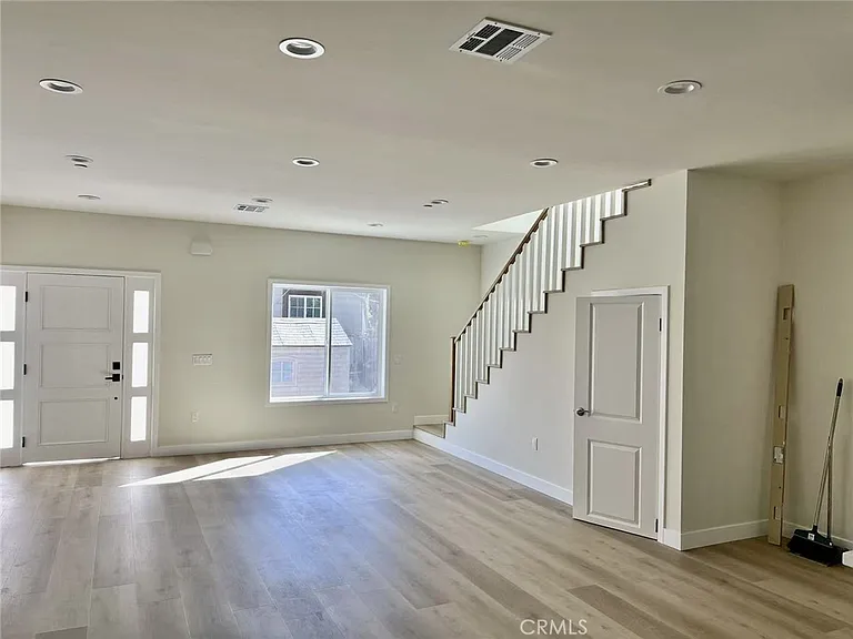 913 W 21st — Photo 36
