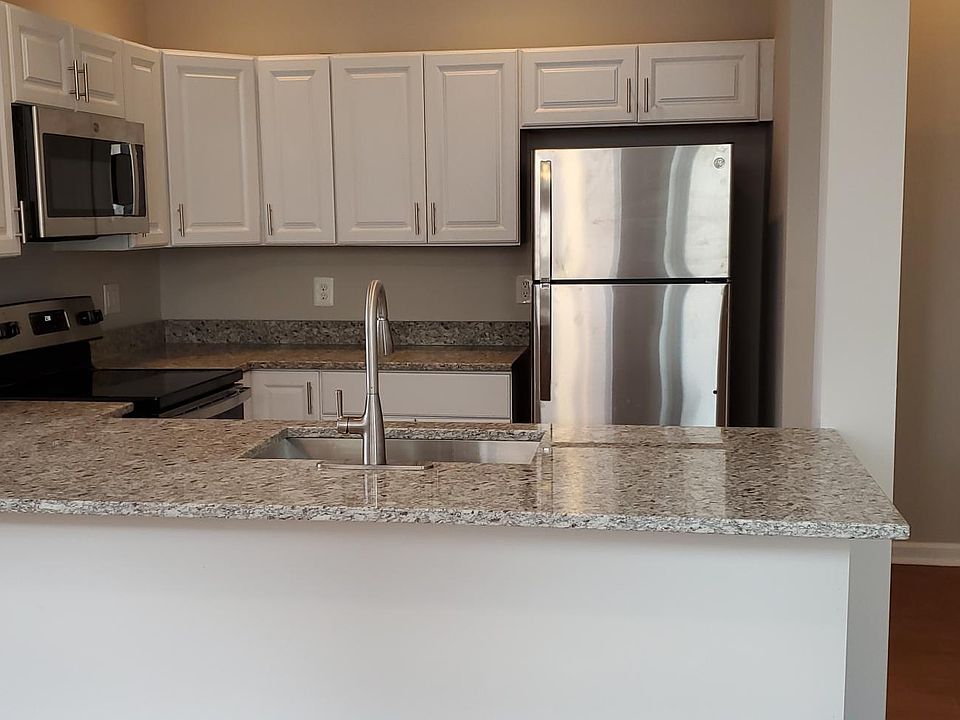 2nd image of 2407 Brookfield Ave #1A