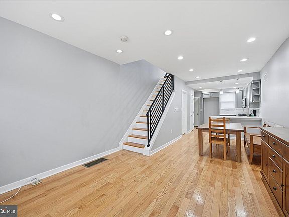 3rd image of 2036 N Darien St