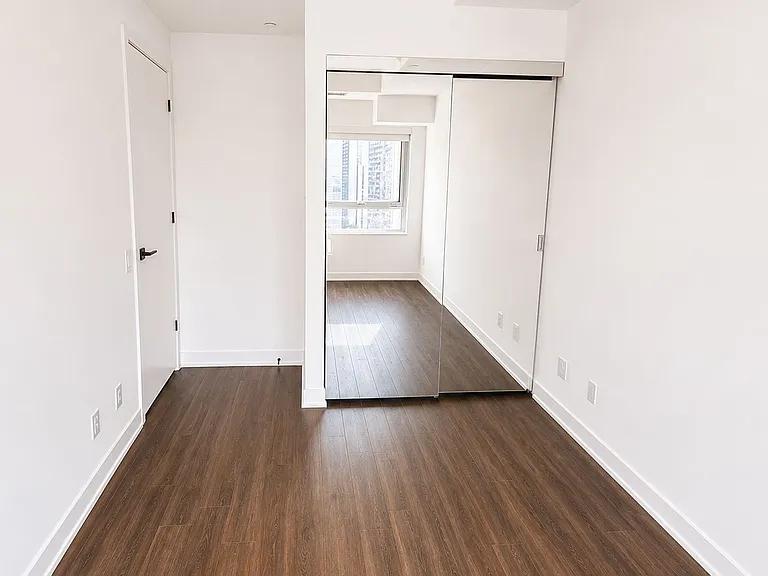 609 Sherbourne St #1701 — Photo 8