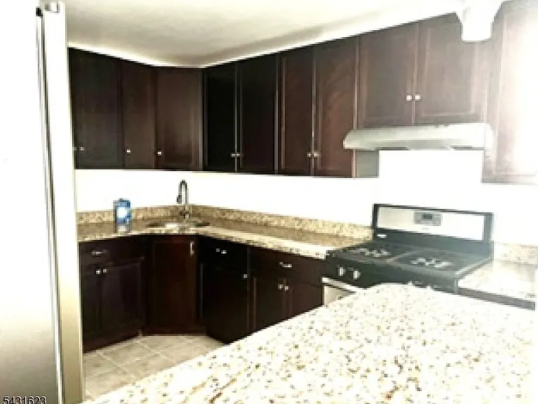 392 College Dr — Photo 6