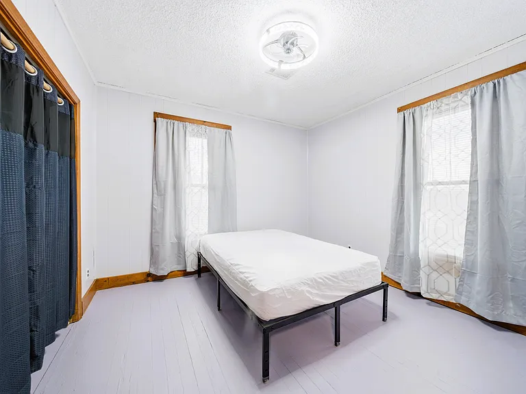 411 N Oak Ave — Photo 30