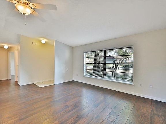 3rd image of 1643 Providence Cir