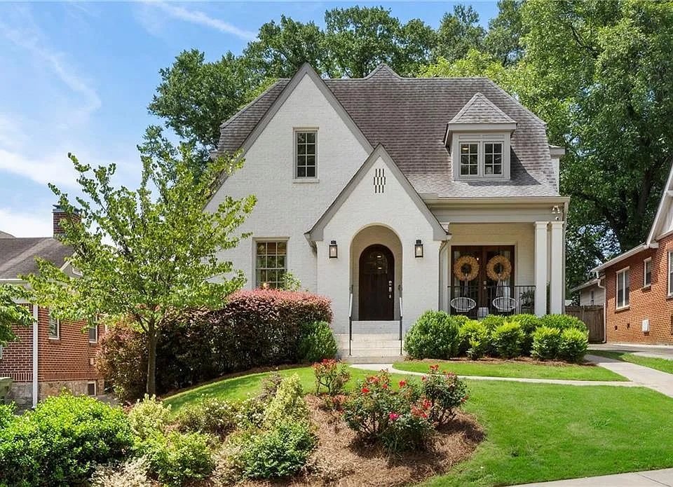 1055 Bellevue Dr NE