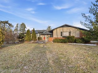 7335 Coach Ln, West Bloomfield, MI 48322