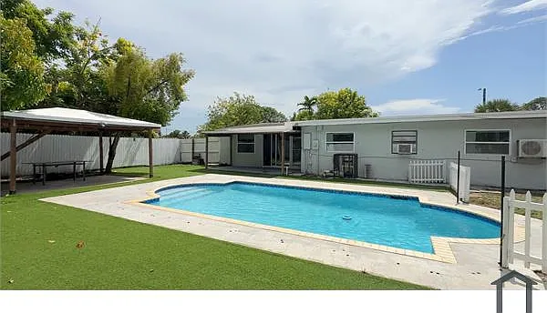 4 bed, 1688 sqft, $2,900 — Photo 2
