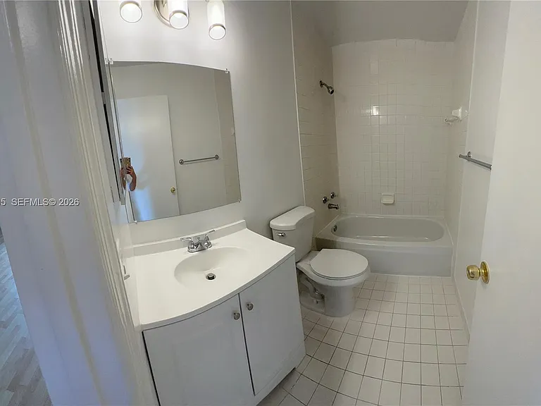 6225 Kendale Lakes Cir #253 — Photo 2