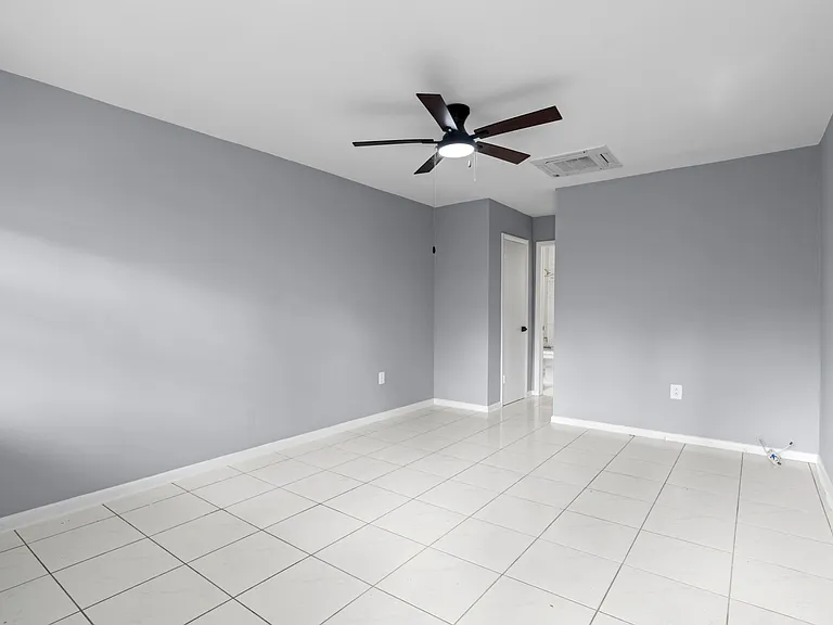 6125 SW 48th Ct #3 — Photo 5
