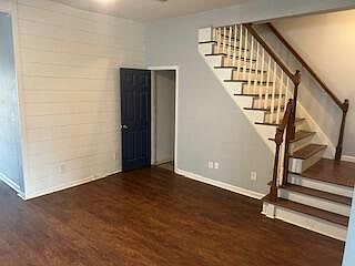 4th image of 516 E 3rd St