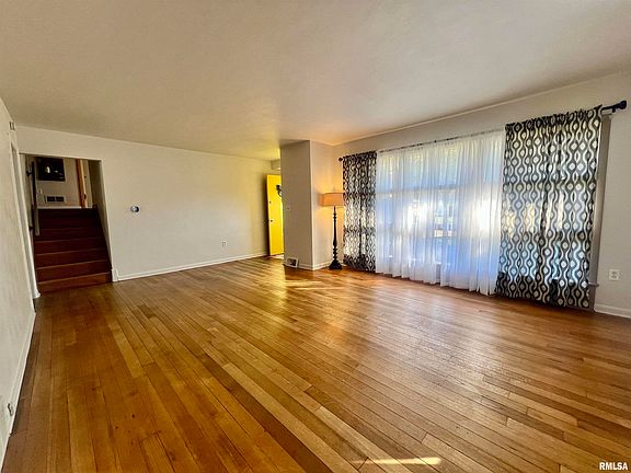 5th image of 928 Hawkinson Ave