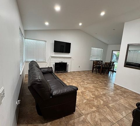 3rd image of 3753 Tomlinson Ave
