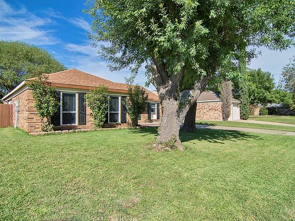 3rd image of 7213 Shadow Bend Dr