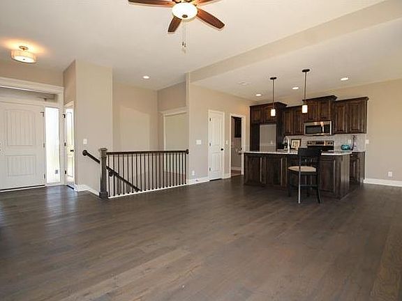 4th image of 6804 Woodside Ave