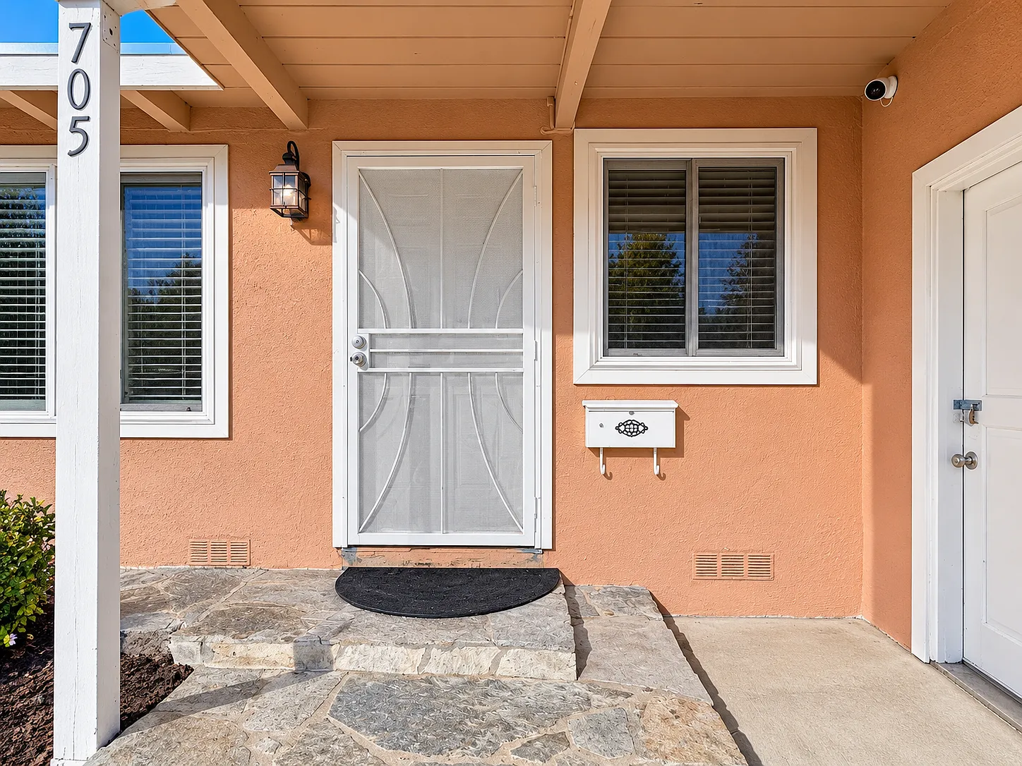 3 bed, 1120 sqft, $3,950 — Photo 2