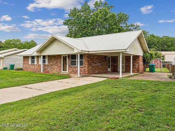 3rd image of 202 Hunter Dr