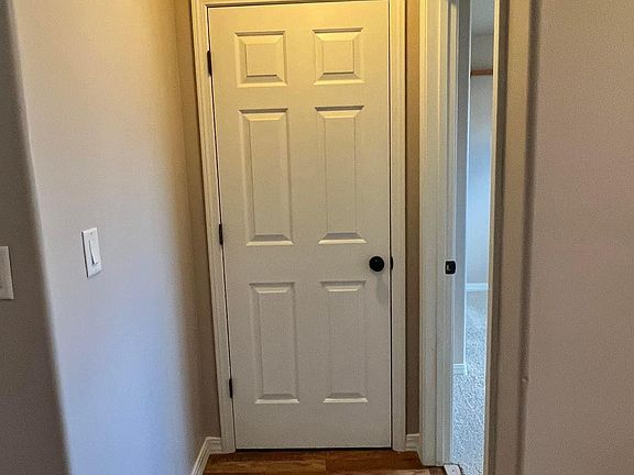 4th image of 485 Canyon Crest Dr W