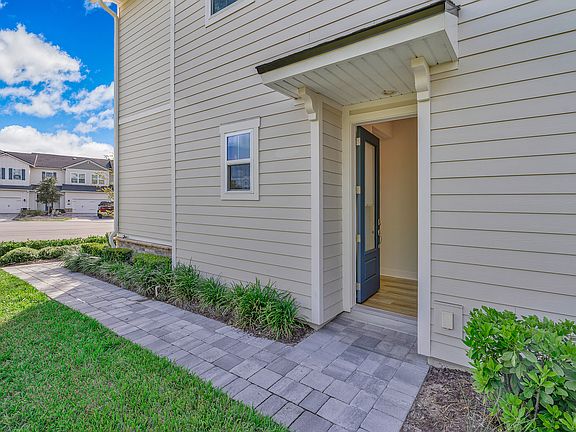 5th image of 119 Carousel Dr