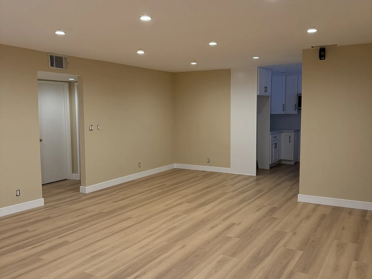 2 bed, 1000 sqft, $2,800 — Photo 1