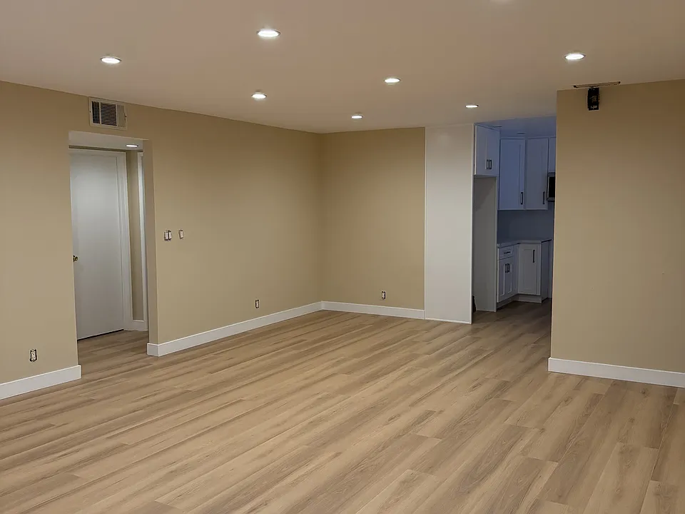 121 S Cedar St #201
