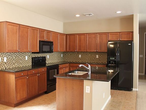 4th image of 3481 E Windsor Dr