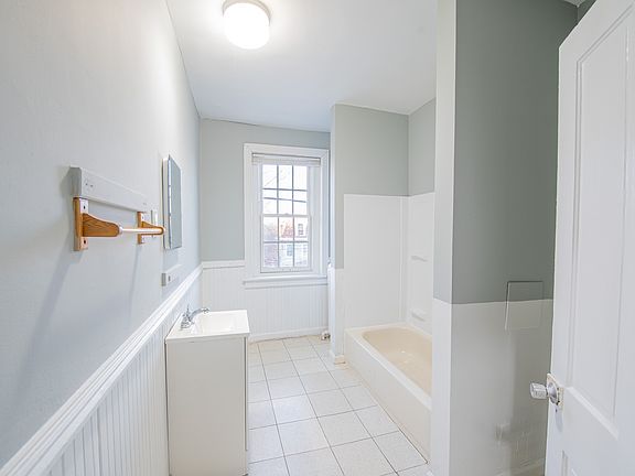 3rd image of 200 E Broad St #7