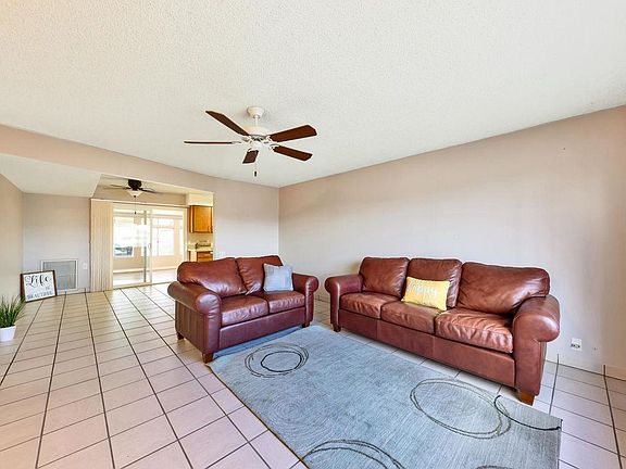 3rd image of 833 Leisure World