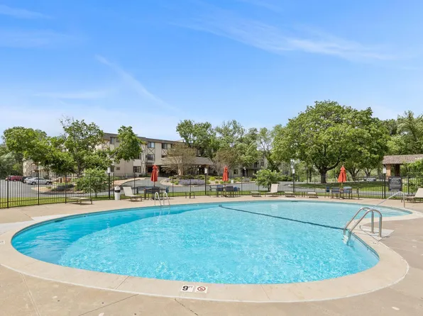 1304 W Medicine Lake Dr APT 106, Minneapolis, MN 55441