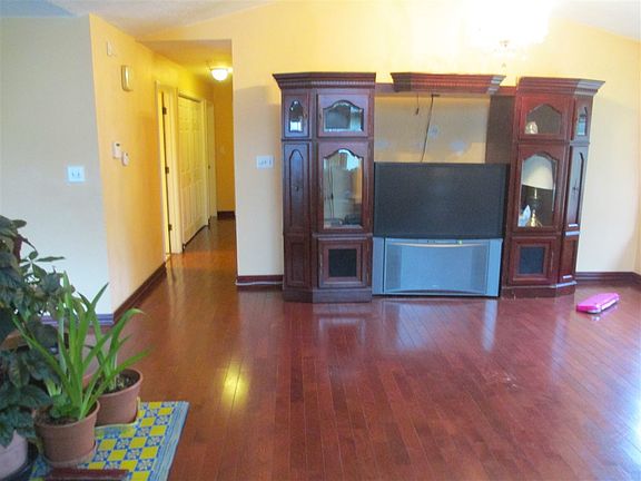 3rd image of 5055 W Olds Ave