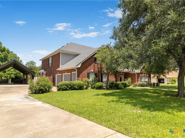 123 Northwood Dr, Cuero, TX 77954