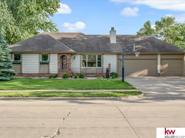 1025 Jones Dr, Fremont, NE 68025