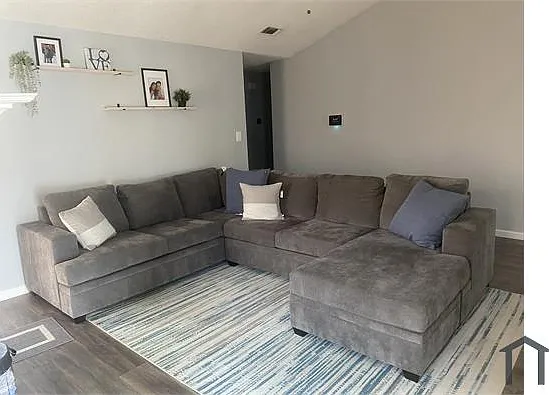 3 bed, 1471 sqft, $2,200 — Photo 3