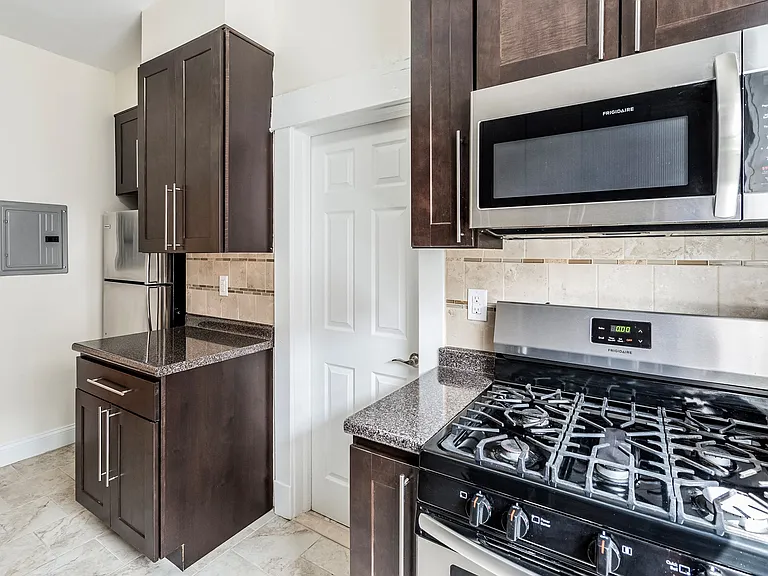 128 Broad Street Apartments — Photo 11