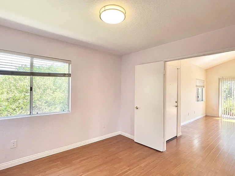 11321 Avenida De Los Lobos #D — Photo 26