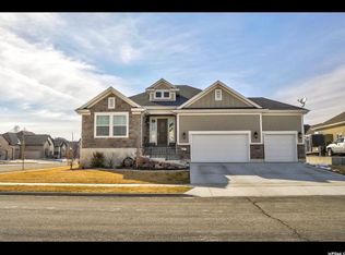 1102 S Loch Lomond Cir, Syracuse, UT 84075