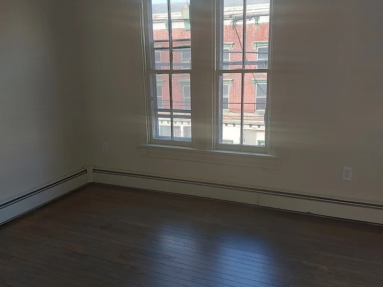 116 N Main St — Photo 6