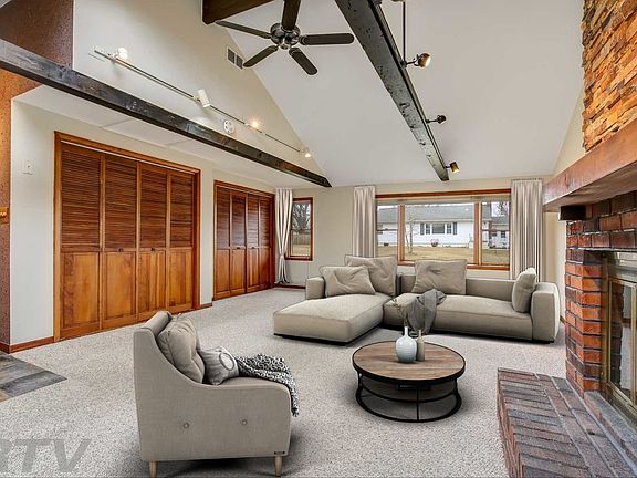3rd image of 18W261 Sidney Ave