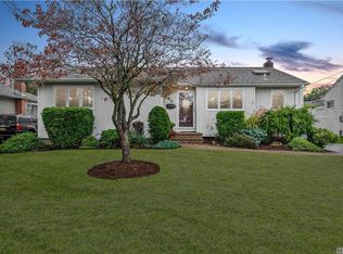 473 Chestnut Ln, East Meadow, NY 11554