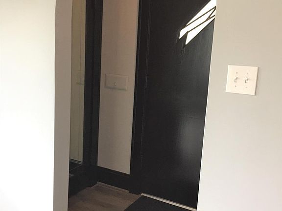 3rd image of 2228 Glenside Ave