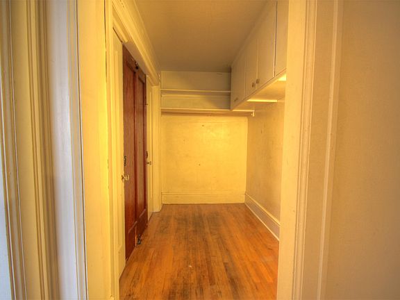 5th image of 439 University Ave