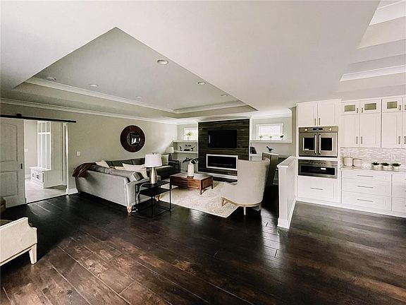 5th image of 5675 Winthrop Ave