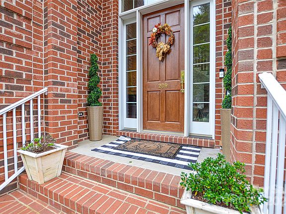 4th image of 209 Coventry Ln