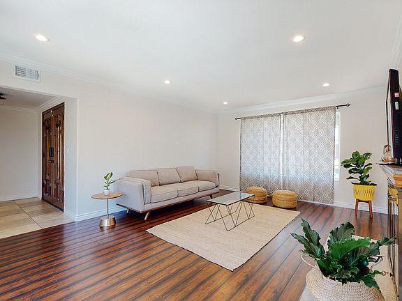 5th image of 305 E Bradenhall Dr