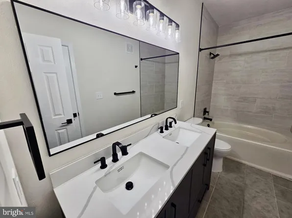 13504 Derry Glen Ct APT 201, Germantown, MD 20874