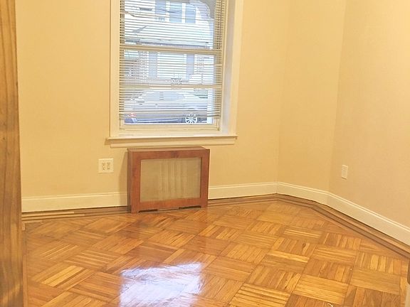 3rd image of 2006 E 15th St Floor 1