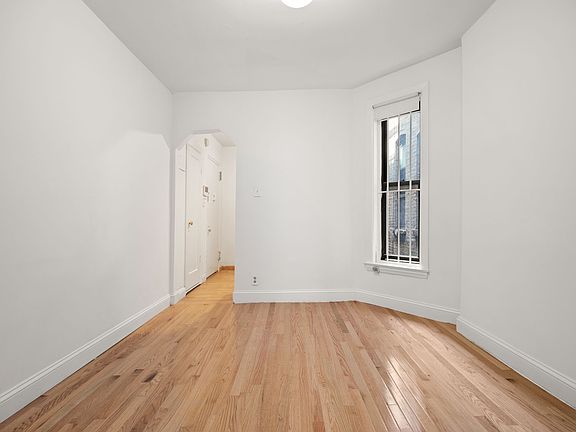 5th image of 520 W 50th St APT C3