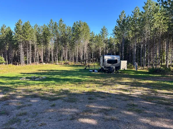 ON RED FOX RUN, Tigerton, WI 54486