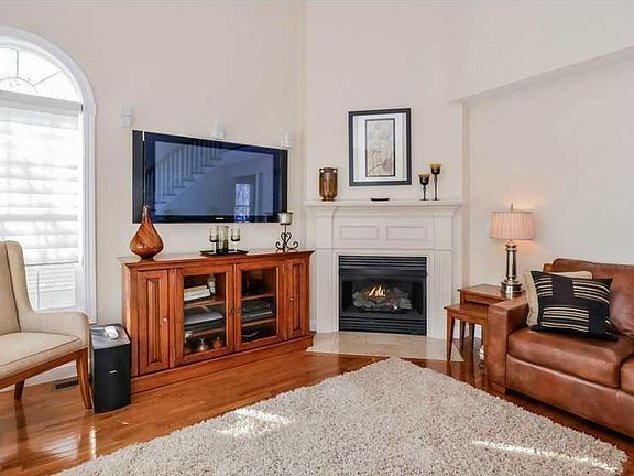 5th image of 55 Ashburton Dr