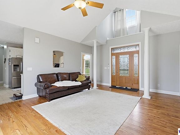 3rd image of 1009 Colvin Ct