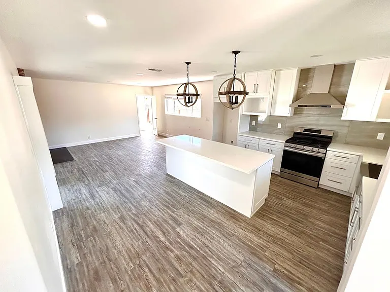 3424 Palo Verde Ave — Photo 3