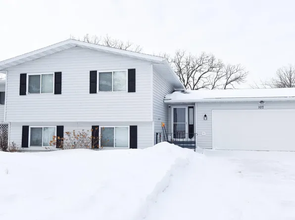 107 Harding St S, Karlstad, MN 56732